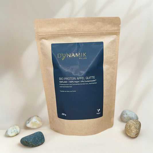 Beiger Kartonbeutel mit DynamikPlus "Bio Protein Apfel Quitte" Etikett