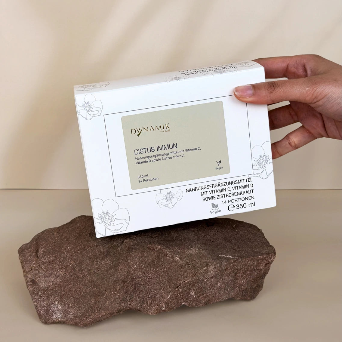 Weiße rechteckige Verpackung mit DynamikPlus "Cistus Immun" Etikett