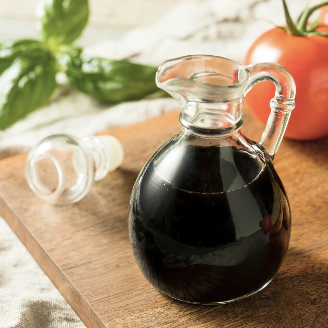 Karaffe gefüllt mit Kokosblütenvinaigrette