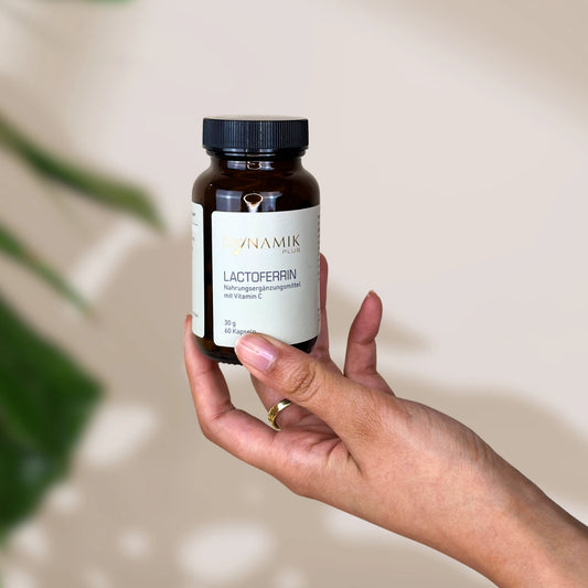 Brauner Glasbehälter mit DynamikPlus "Lactoferrin" Etikett und schwarzem Drehverschluss