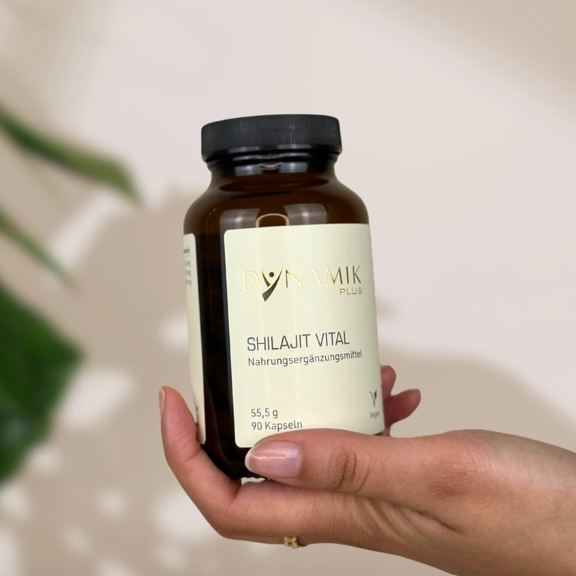 Brauner Glasbehälter mit DynamikPlus "Shilajit Vital" Etikett und schwarzem Drehverschluss