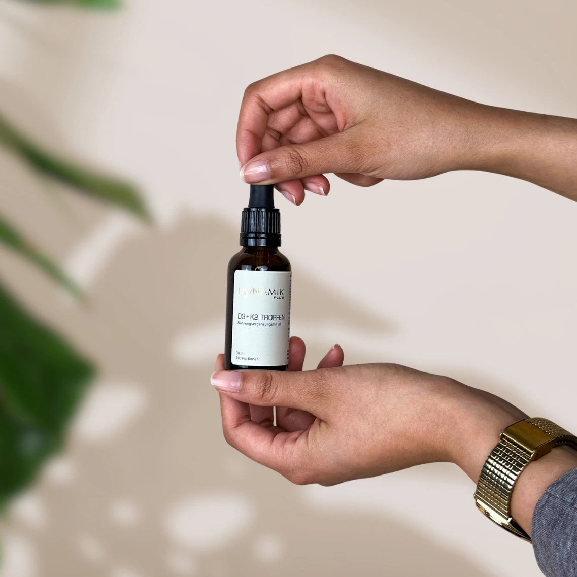 Braune Tröpfchenflasche mit DYNAMIKPLUS "Vitamin D3 + K2 Tropfen"
