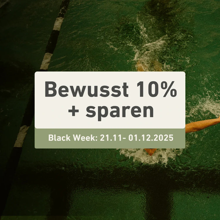 "Bewusst 10%+ Sparen" Textfeld im Vordergrund, im Hintergrund Schwimmerin im Wasser