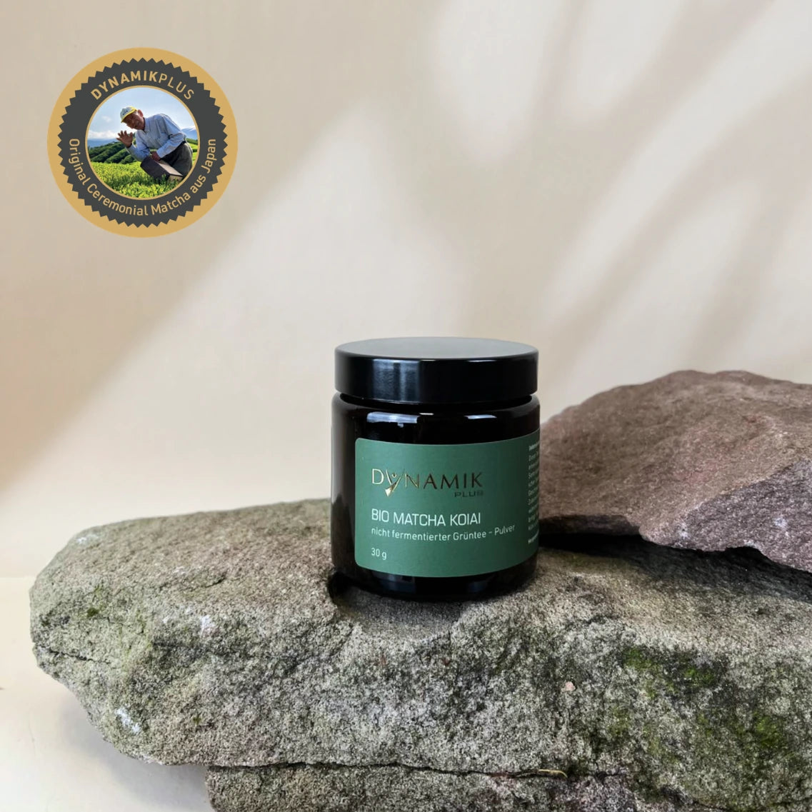 Bio Matcha Koiai auf Stein und Ceremonial Matcha Siegel