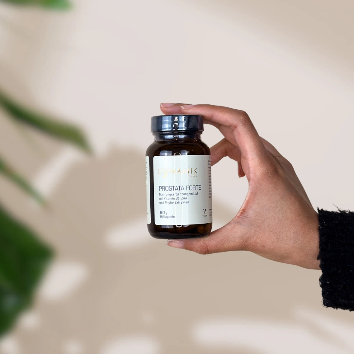 Brauner Glasbehälter mit DynamikPlus "Prostata Forte" Etikett und schwarzem Drehverschluss