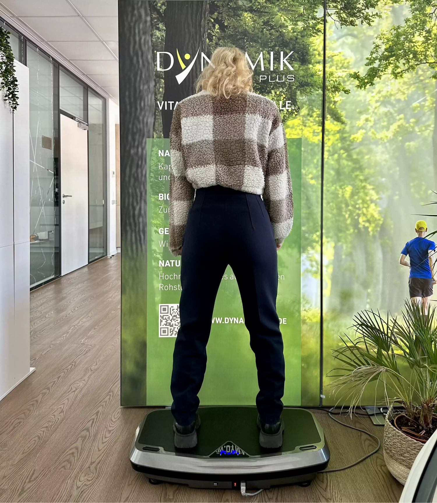 Vibrationsplatte Innovatives Fitnessgert | DYNAMIKPLUS Dynamik Plus Vibrationsplatte Innovatives Fitnessgert | DYNAMIKPLUS Dynamik Plus