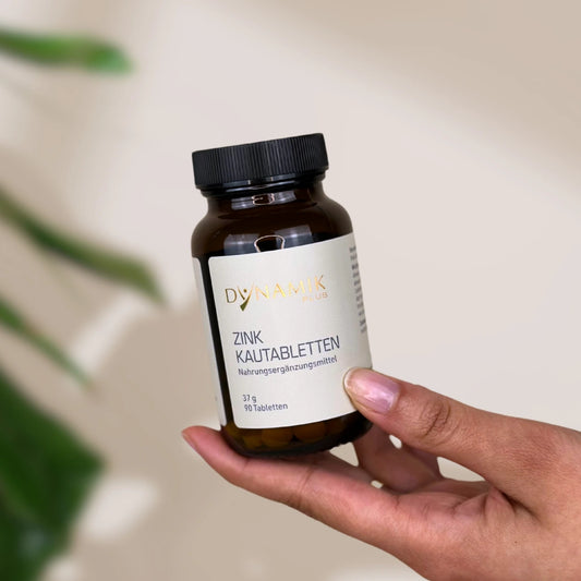 Brauner Glasbehälter mit DynamikPlus "Zink Kautabletten" Etikett und schwarzem Drehverschluss